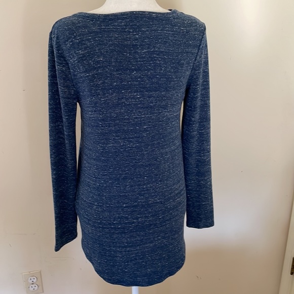 Rock & Republic medium long sleeve tee with grommets and lace-up neck. - Picture 4 of 8